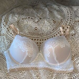 Daisy Fuentes Lace Bra in Cream and Tan